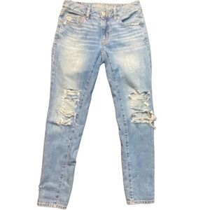 AMERICAN EAGLE Boy Friend Jean Ripped & Destroyed Light Wash Jeans